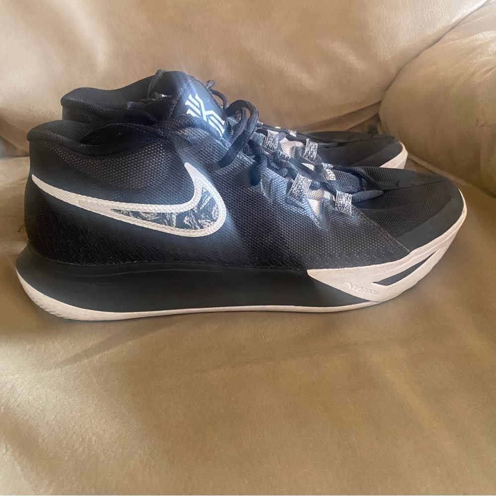 Kyrie basketball shoes